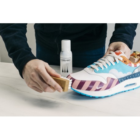 TARRAGO SNEAKERS KIT CLEAN  et  PROTECT AVEC BROSSE ET CHAMOISINE